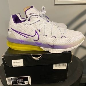 NIKE LEBRON XVII 17 LAKERS MENS SIZE 11.5 NEW